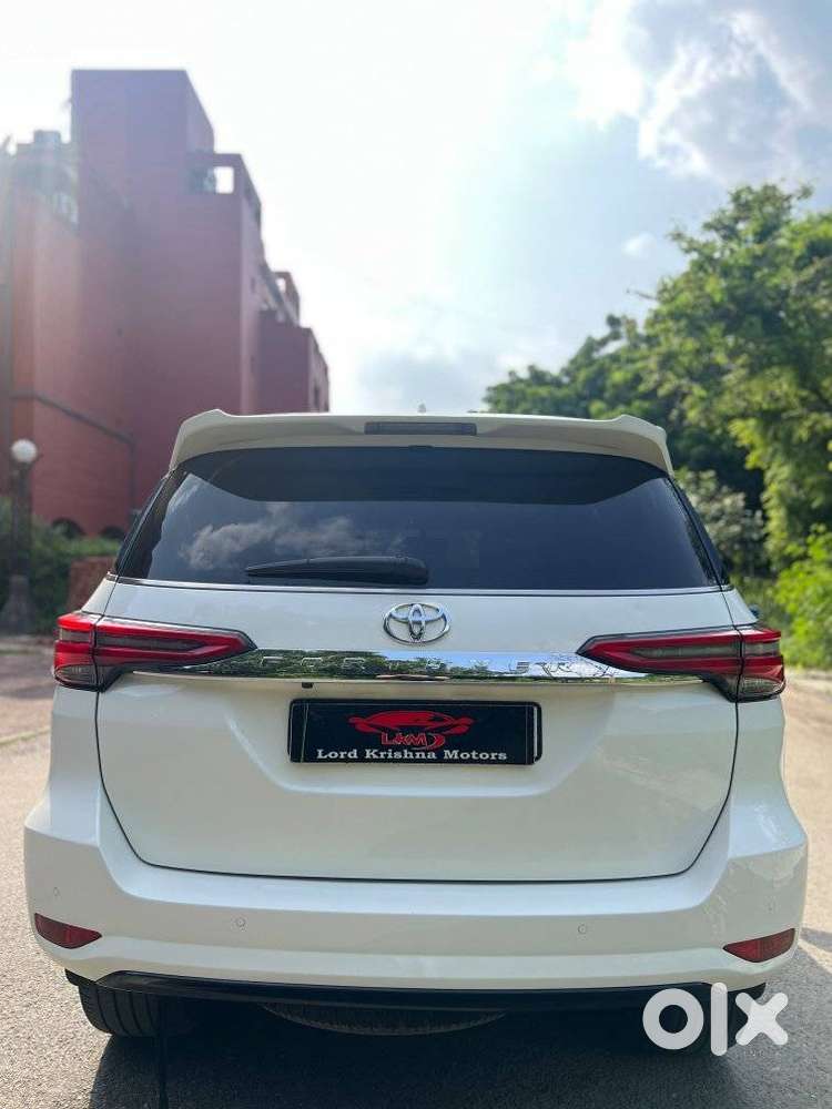 Toyota Fortuner 4x2 At 2.7 Petrol, 2024, Petrol