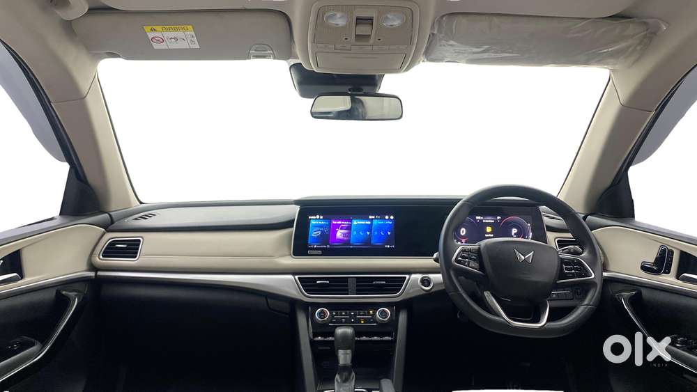 Mahindra Xuv700 2.0 Ax 3 Petrol At 5 Str, 2023, Diesel
