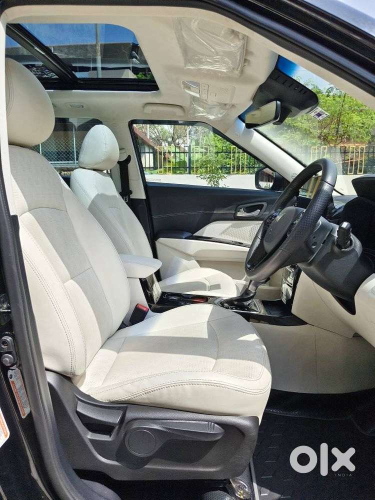 Mahindra Xuv 3xo Ax7l 1.2 Petrol At (pg), 2024, Petrol