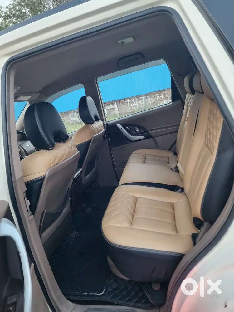 Mahindra Xuv W8
Airbags 
Central Lock 
Cruise Control
Allow Wheels