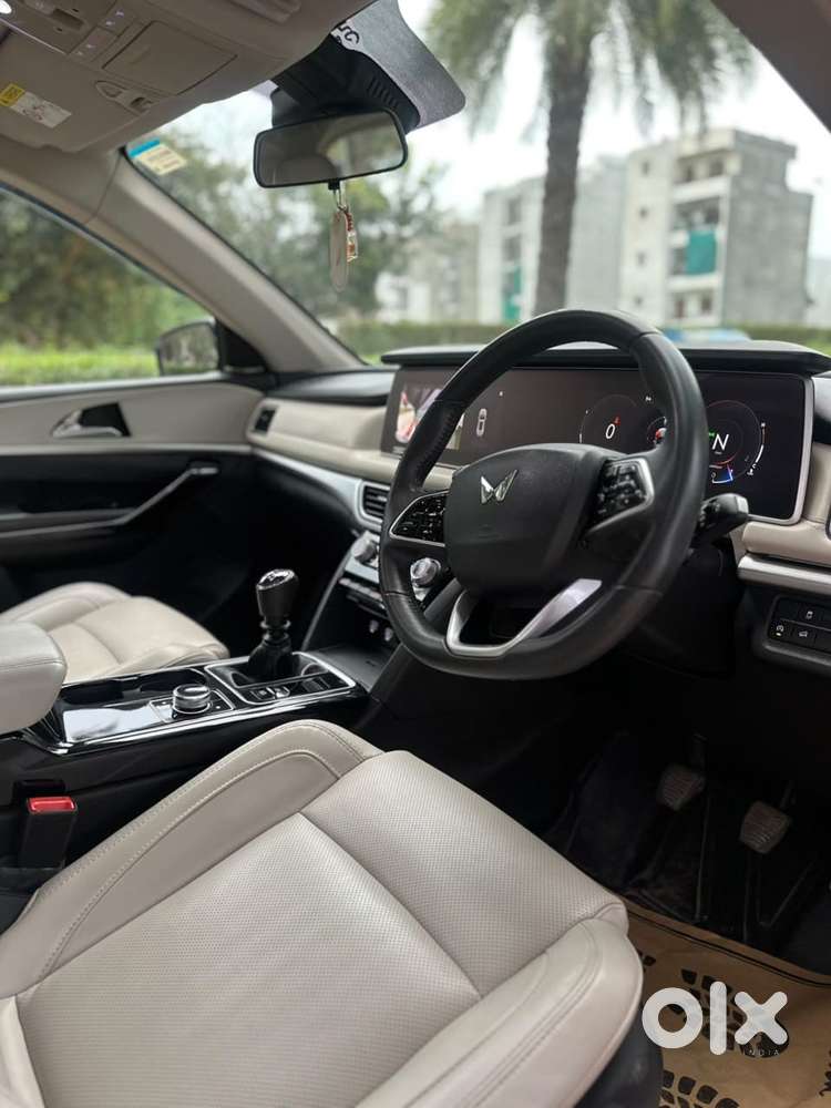 Mahindra Xuv700 2.2 Ax 7 Diesel Mt Luxury Pack Str, 2022, Diesel