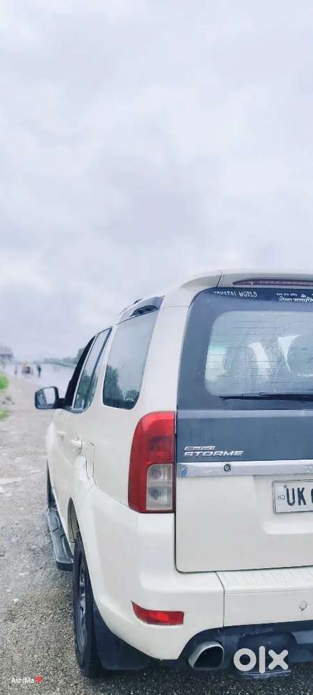 Tata Safari Storme 2015