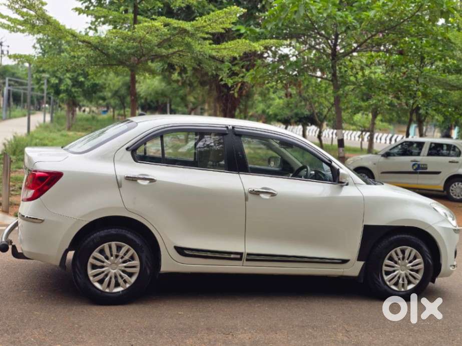Maruti Suzuki Dzire 1.2 Vxi Amt, 2019, Petrol