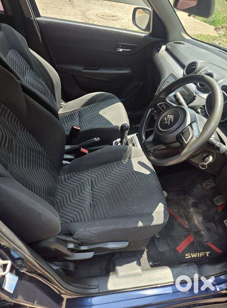 Maruti Suzuki Swift Vxi + Manual, 2022, Petrol
