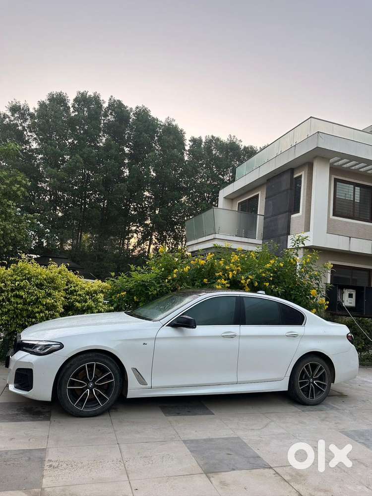 Bmw 5 Series 520d Facelifted To M5 With Lotts Of Loadings