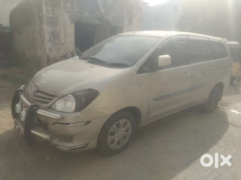 Toyota Innova 2.5 E 2010