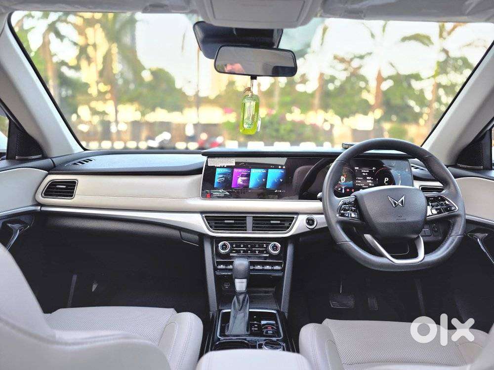 Mahindra Xuv700 2.2 Ax 7 Diesel At Luxury Pack Str, 2025, Diesel
