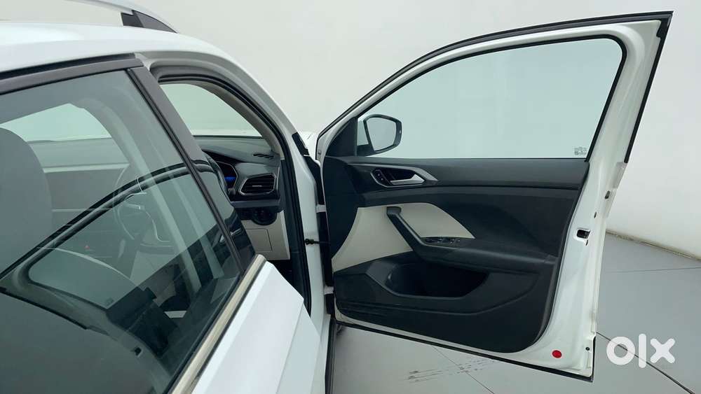 Volkswagen Taigun Topline 1.0 Tsi At (electric Seats), 2023, Petrol