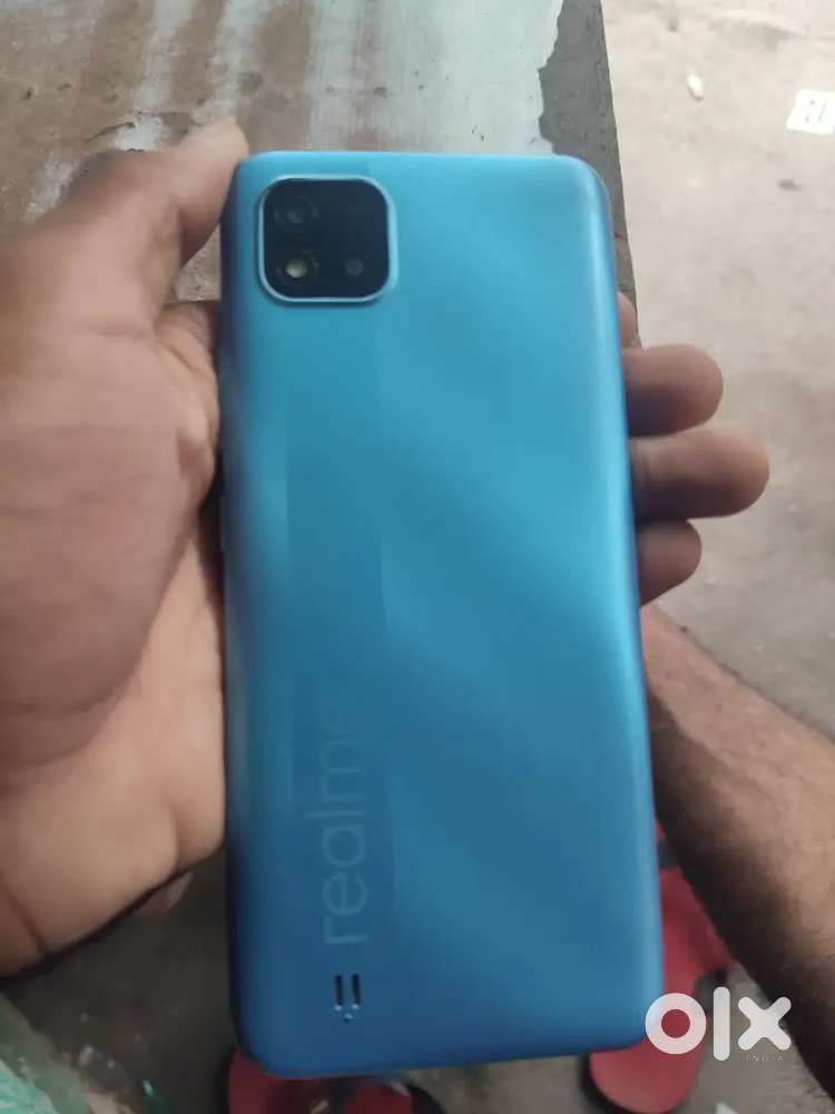 Mainer scrach hai tampered p bs phone all ok hai