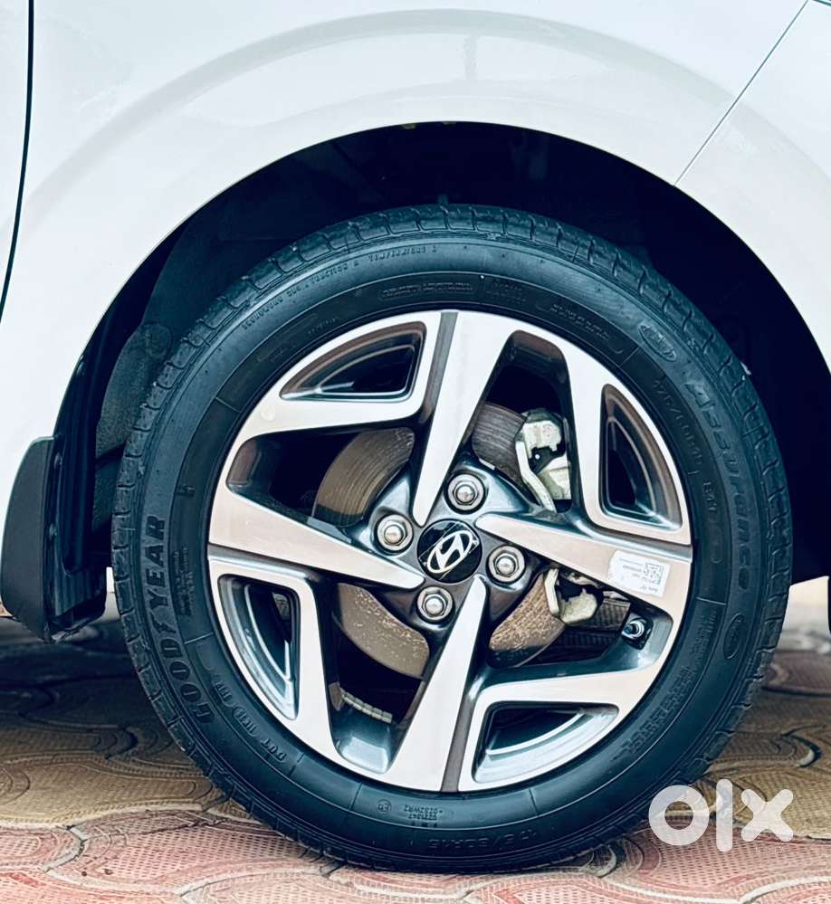 Hyundai Aura Sx Manual, 2025, Cng & Hybrids