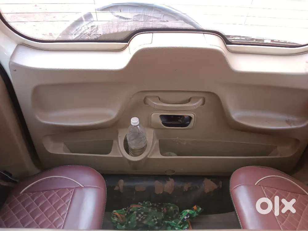 Mahindra Tuv 300 T8 2017