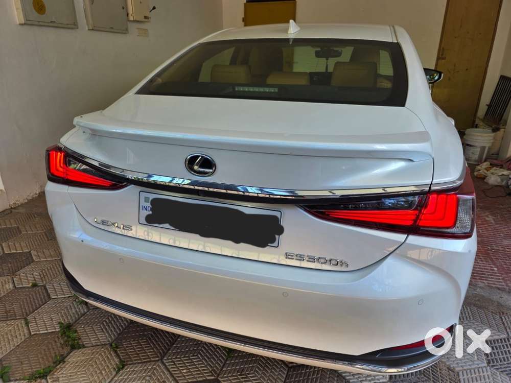 2023 Lexus Es 300h  Single Owner  Only 2,500 Km