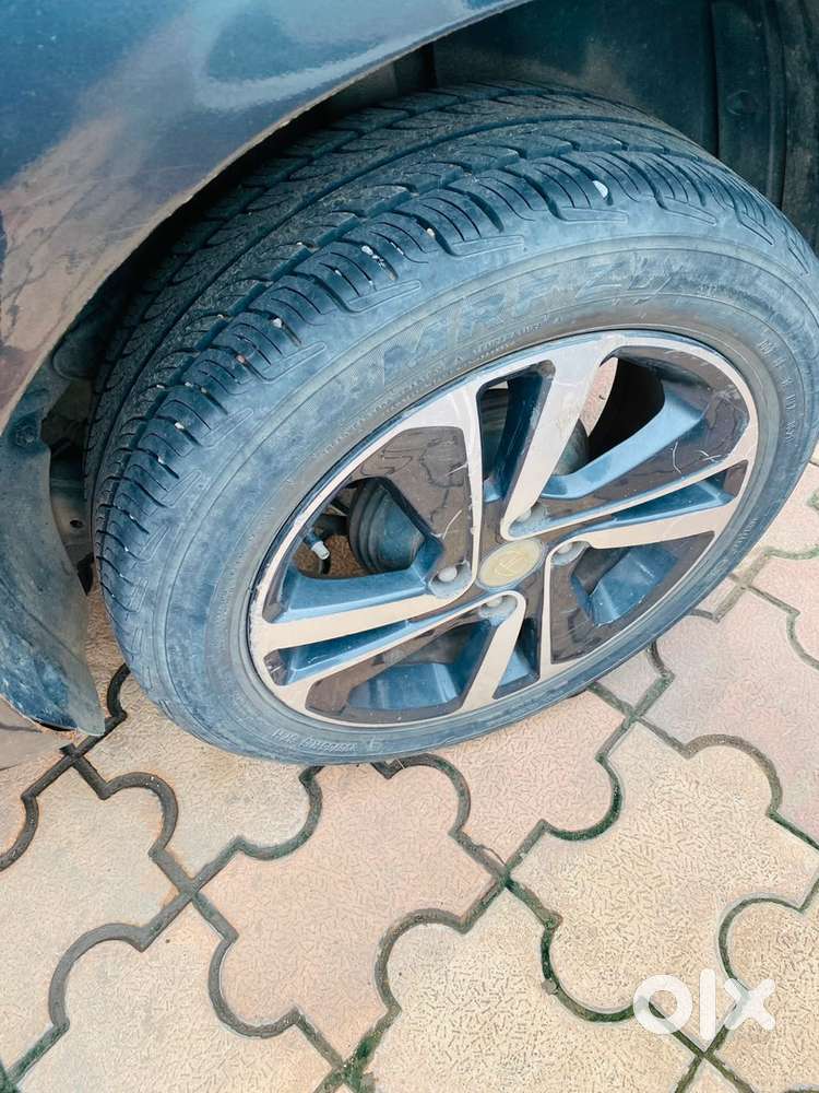 Ertiga Vxi(o)2023 Petrol