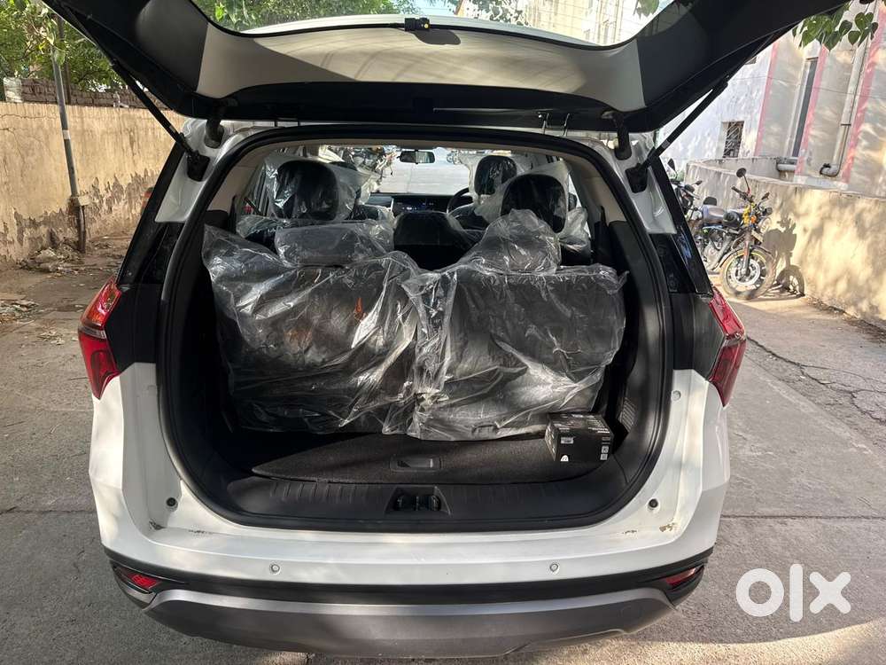 Mahindra Xuv700 2.0 Ax 5 Petrol At Str, 2026, Petrol