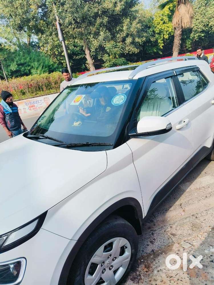 Hyundai Venue 2023 Petrol Well Maintained