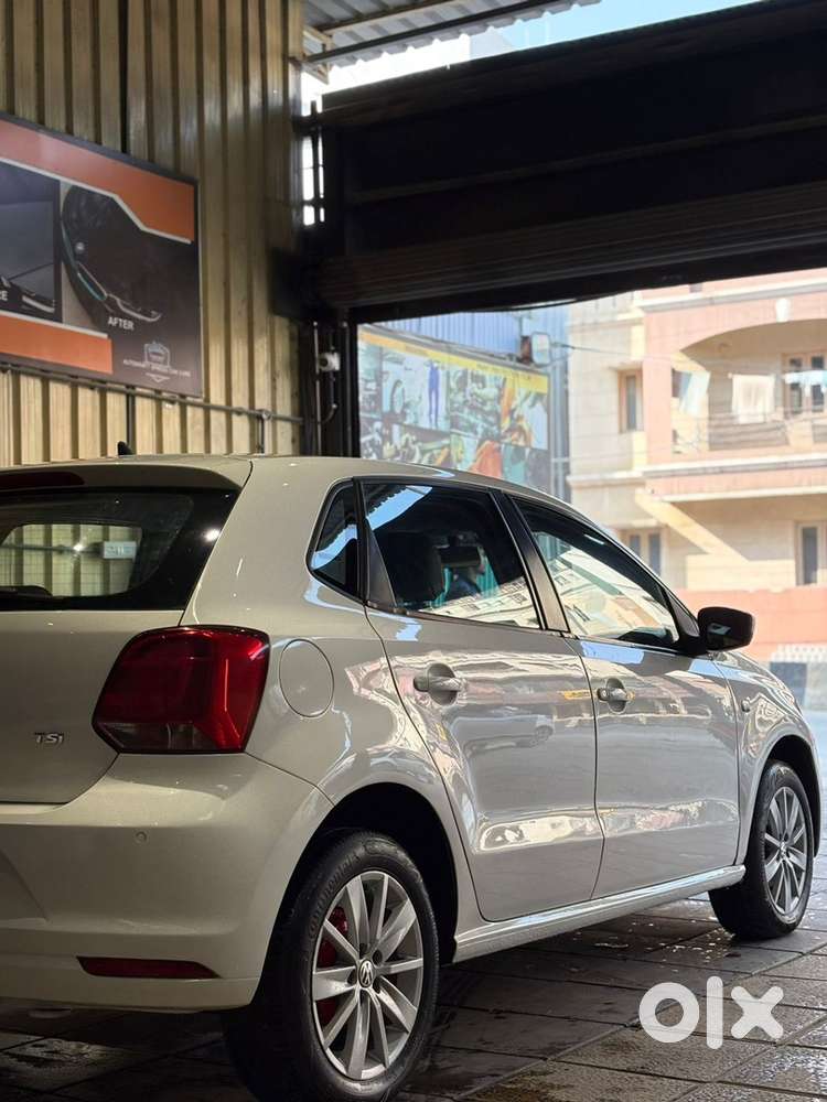 Volkswagen Polo 2015 Car