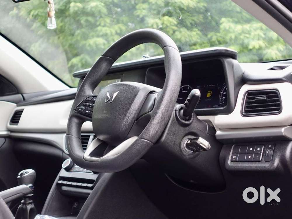 Mahindra Xuv700 2.2 Mx Diesel Mt 5 Str, 2024, Diesel