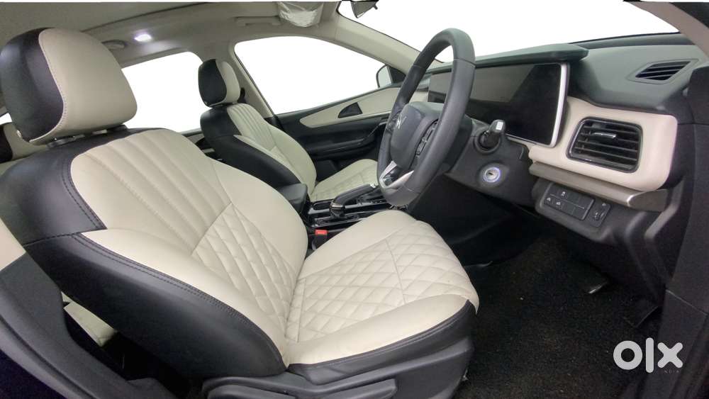 Mahindra Xuv700 2.0 Ax 5 Petrol At Str, 2024, Petrol