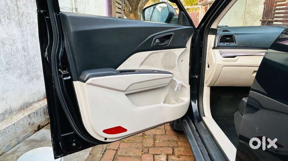 Mahindra Xuv300 Diesel 2023..under Company Warranty Till April 2027