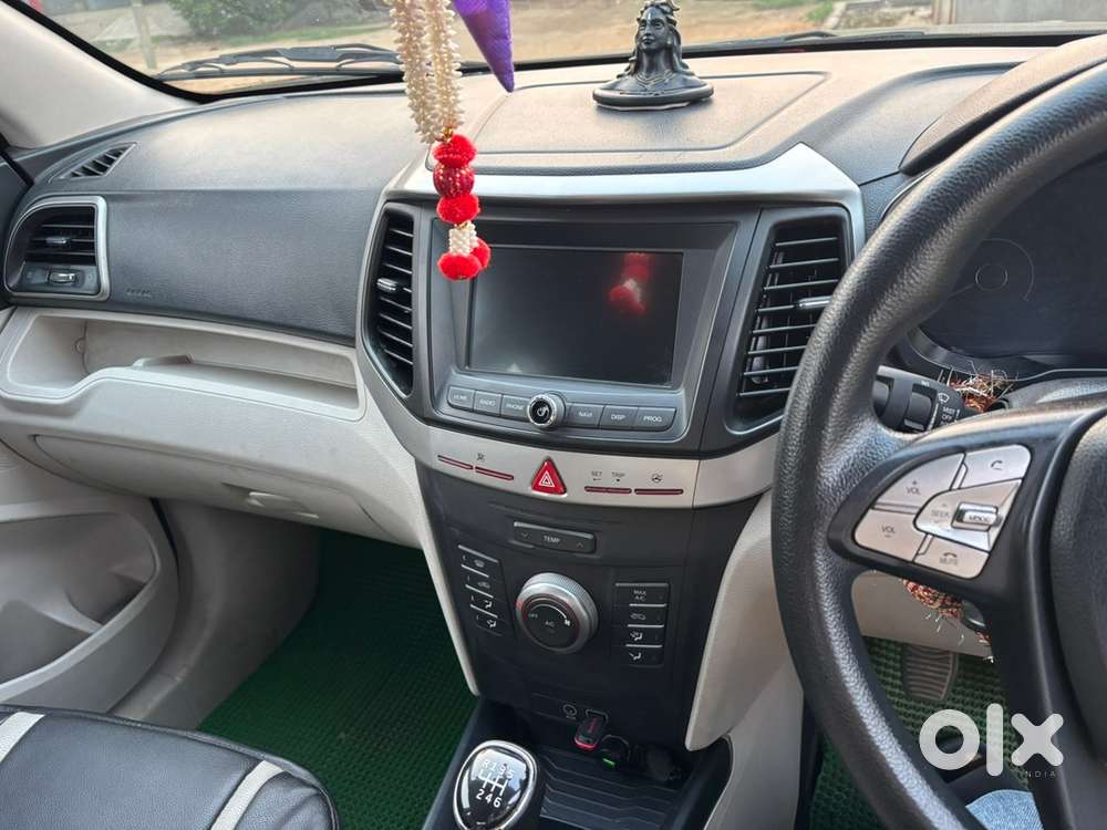 Mahindra Xuv300 Petrol Well Maintained