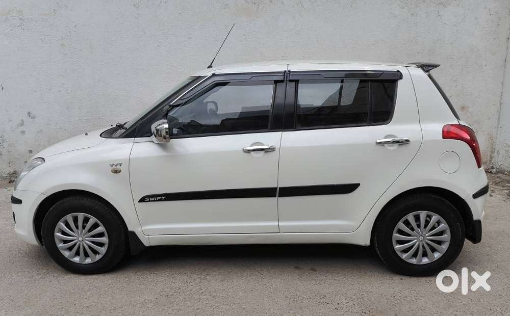 Maruti Suzuki Swift Vxi + Manual, 2011, Petrol