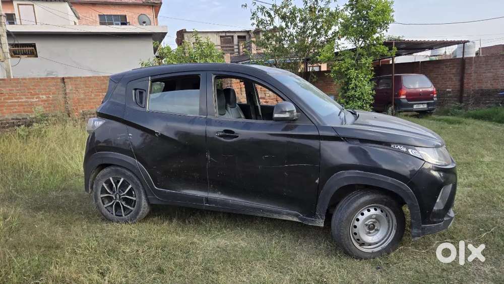 Mahindra Kuv K8 6 Seater [petrol]