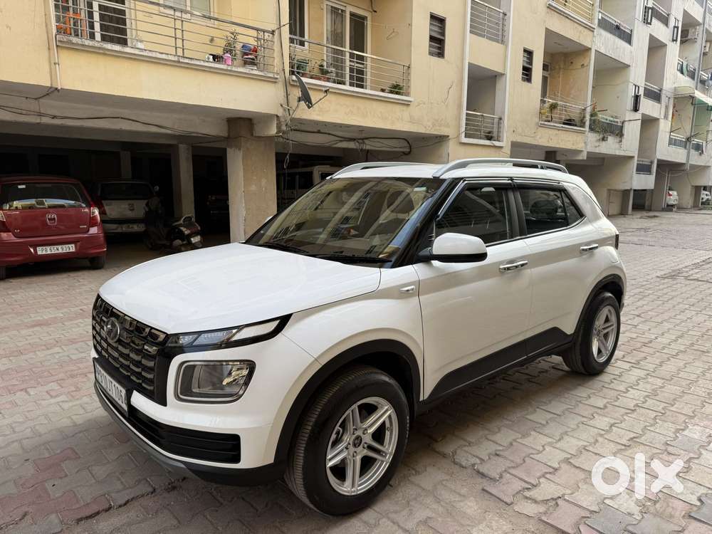Hyundai Venue 1.2 S (o), 2024, Petrol