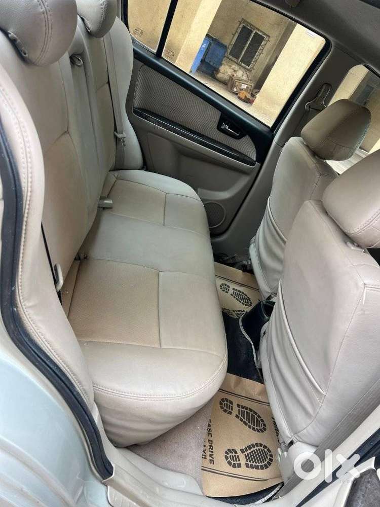 Maruti Suzuki Sx4 Zxi At Leather, 2013, Petrol