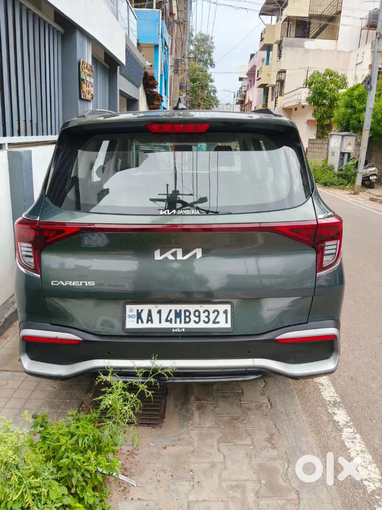Kia Carens 2025 Petrol Well Maintained