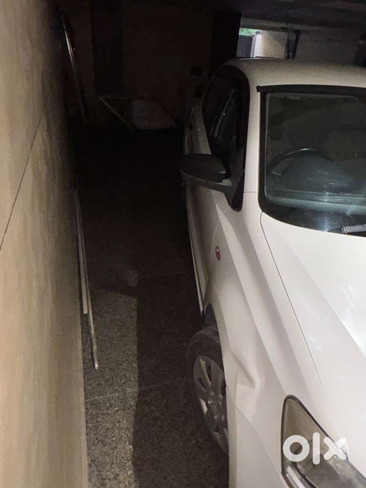 Volkswagen Polo Petrol Manual 2011