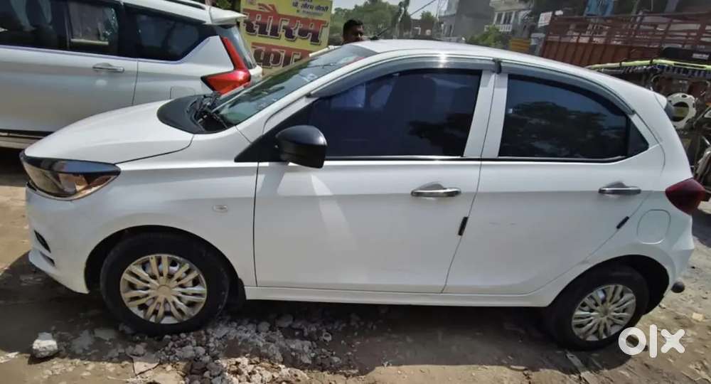 2022 Tata Tiago Revotron Second-owner Cng