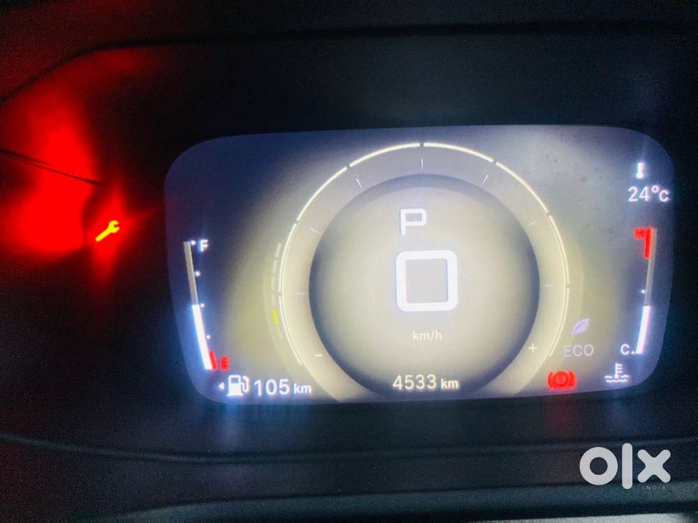 6 Months Old Citroen Aircross 2025 Petrol 4500 Km Driven