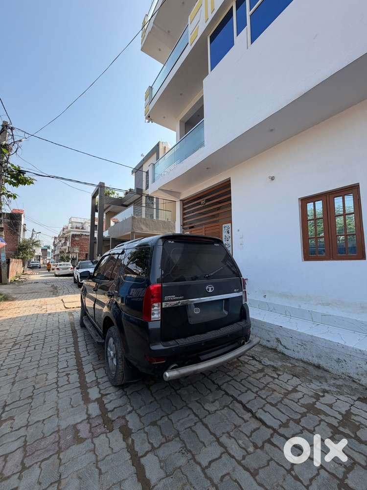 Tata Safari Storme 2016