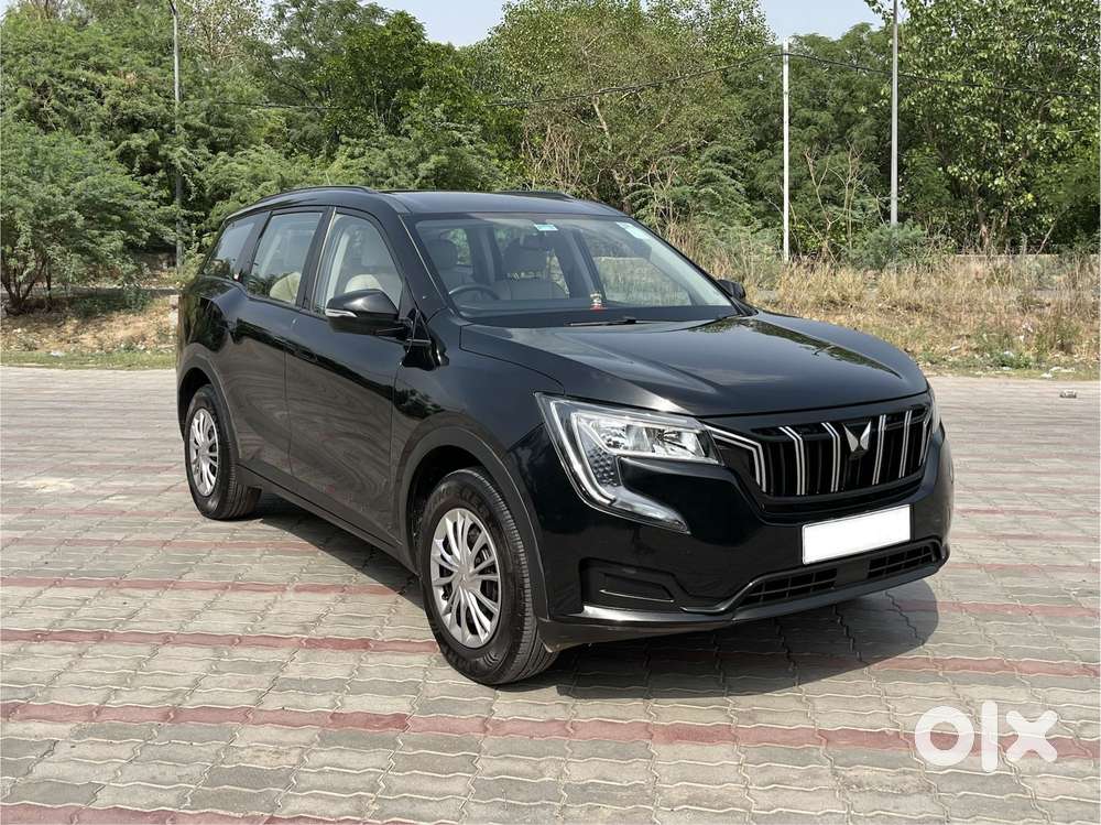 Mahindra Xuv700 Ax 5 Petrol Mt 7 Str (e), 2023, Petrol