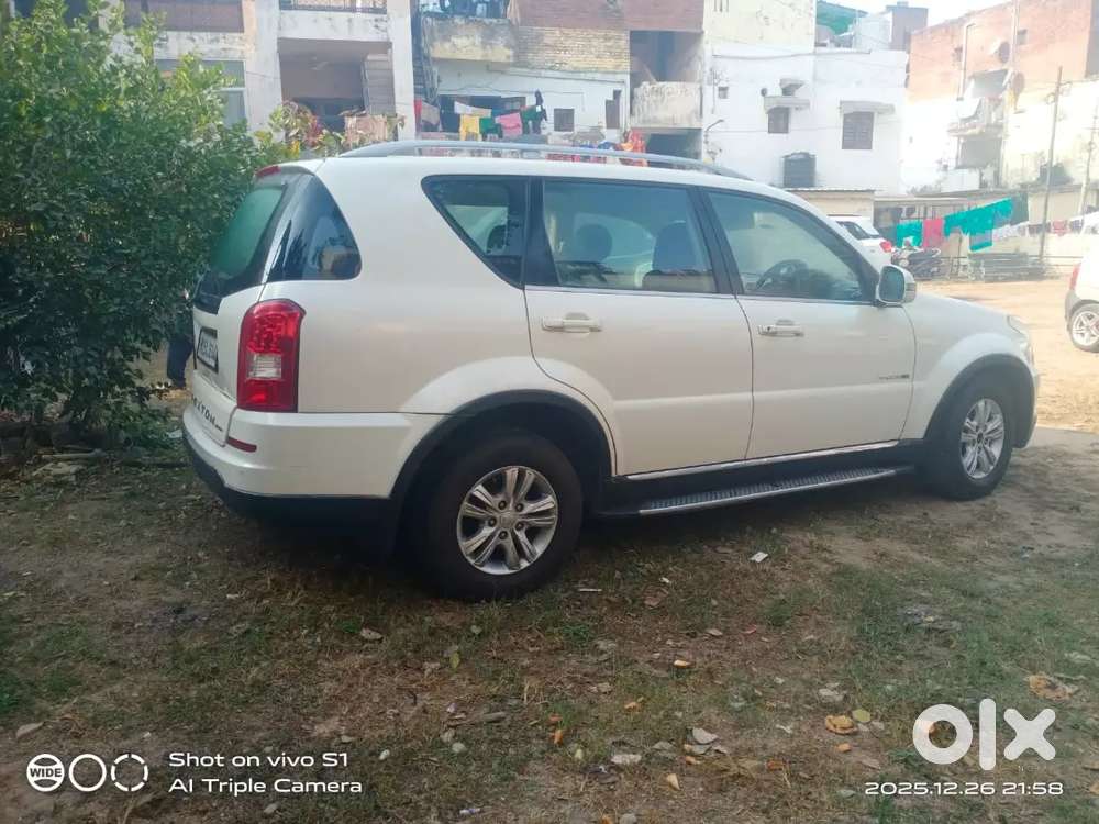 Rexton Top Model With Sunroof All Functions Working Complete Document