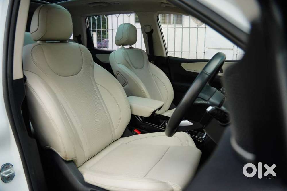 Mahindra Xuv700 2.2 Ax 7 Diesel Mt Luxury Pack Str, 2024, Diesel