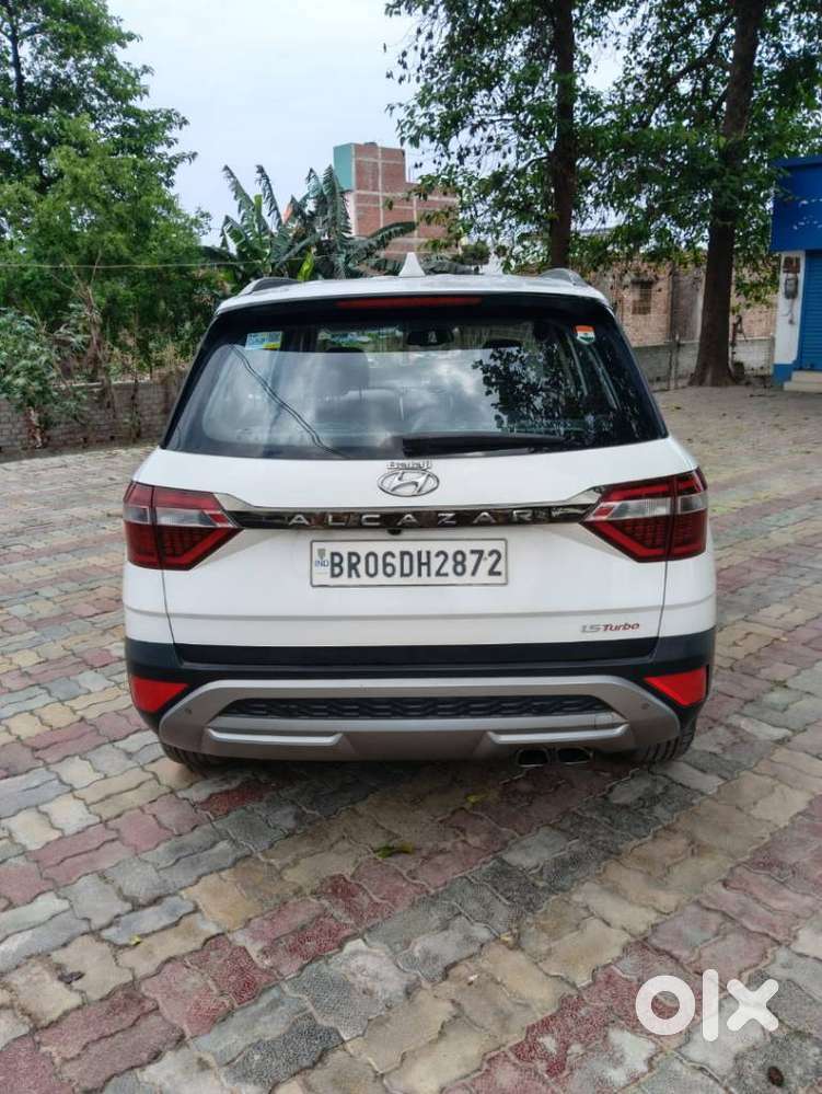 Hyundai Alcazar 1.5 Signature Diesel Mt 6 Str Dual Tone, 2023, Diese..