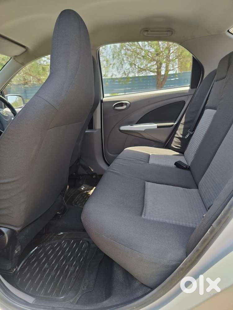 Toyota Etios V, 2011, Petrol