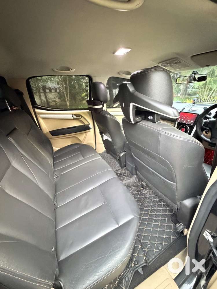 2019 Isuzu D-max V-cross 4x4  68,500 Km  Single Owner