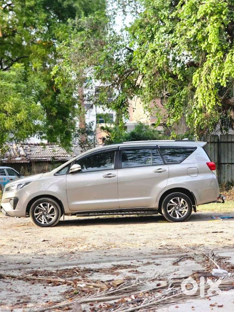 Toyota Innova Crysta 2.4 G Mt 8s, 2022, Diesel