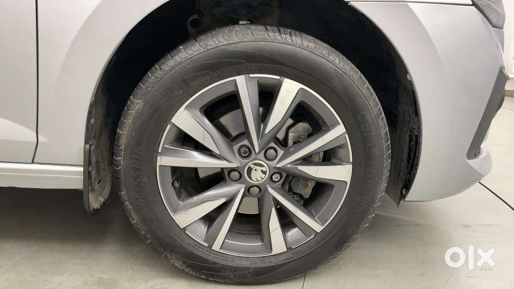 Skoda Slavia Style 1.0l Tsi At, 2022, Petrol