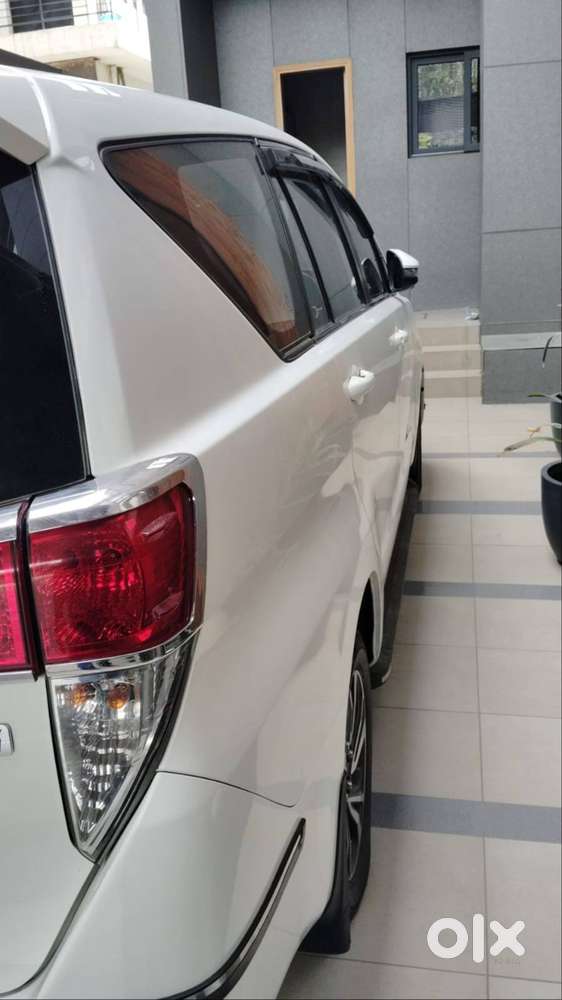 Toyota Innova Crysta 2.4 G Mt 7 Str Diesel For Sale.