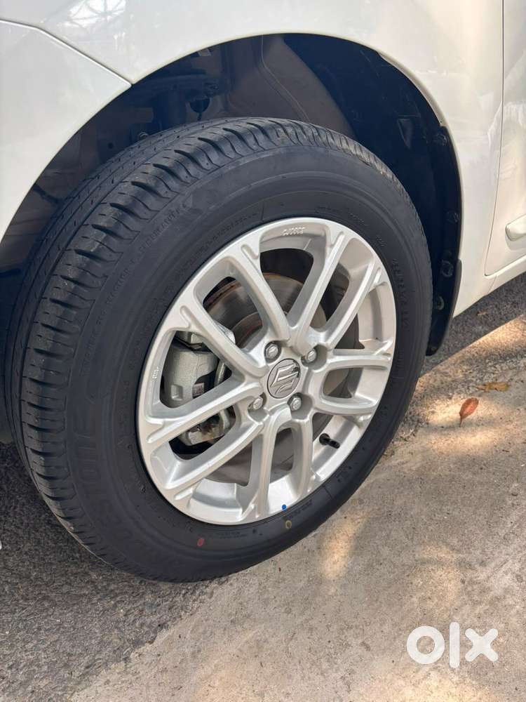 Maruti Suzuki Swift 1.3 Zxi, 2023, Petrol
