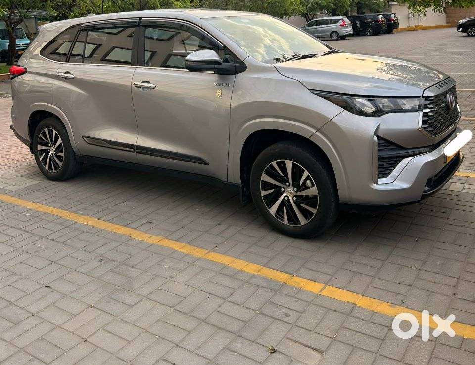 Toyota Innova Hycross 2.0 Gx 8 Str, 2023, Petrol