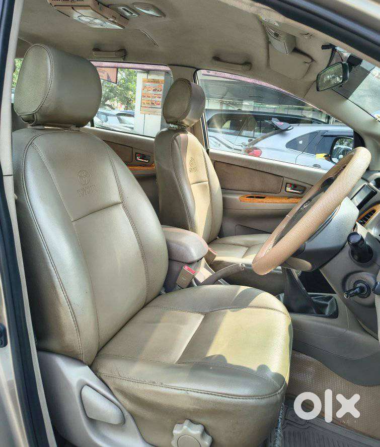 Toyota Innova 2.5 Vx (diesel) 8 Seater Bs Iv, 2011, Diesel