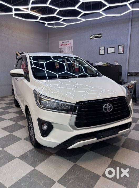 Toyota Innova Crysta [2020-ongoing] 2.4 Gx 8 Str, 2022, Diesel