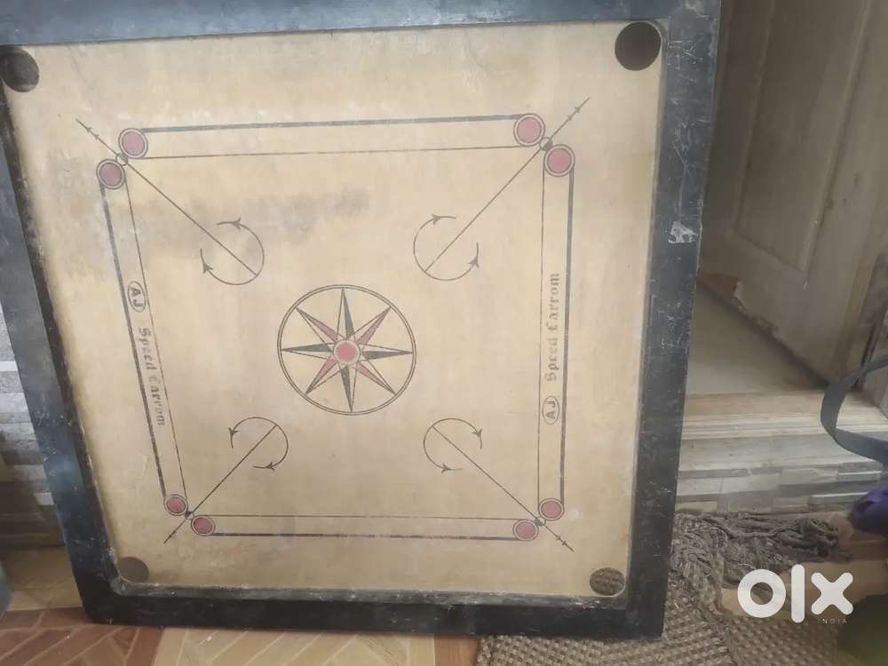 Carrom board