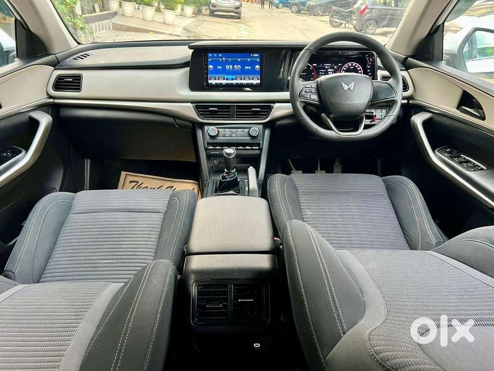 Mahindra Xuv700 2022 Petrol 35000 Km Driven