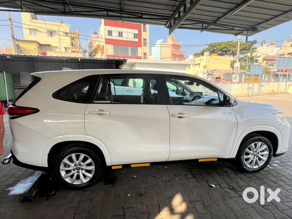 Toyota Innova Hycross 2023 Petrol  & Hybrids Well Maintained