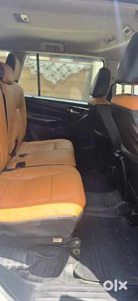 Toyota Innova Crysta 2020 G 8 Setter (showroom Track)